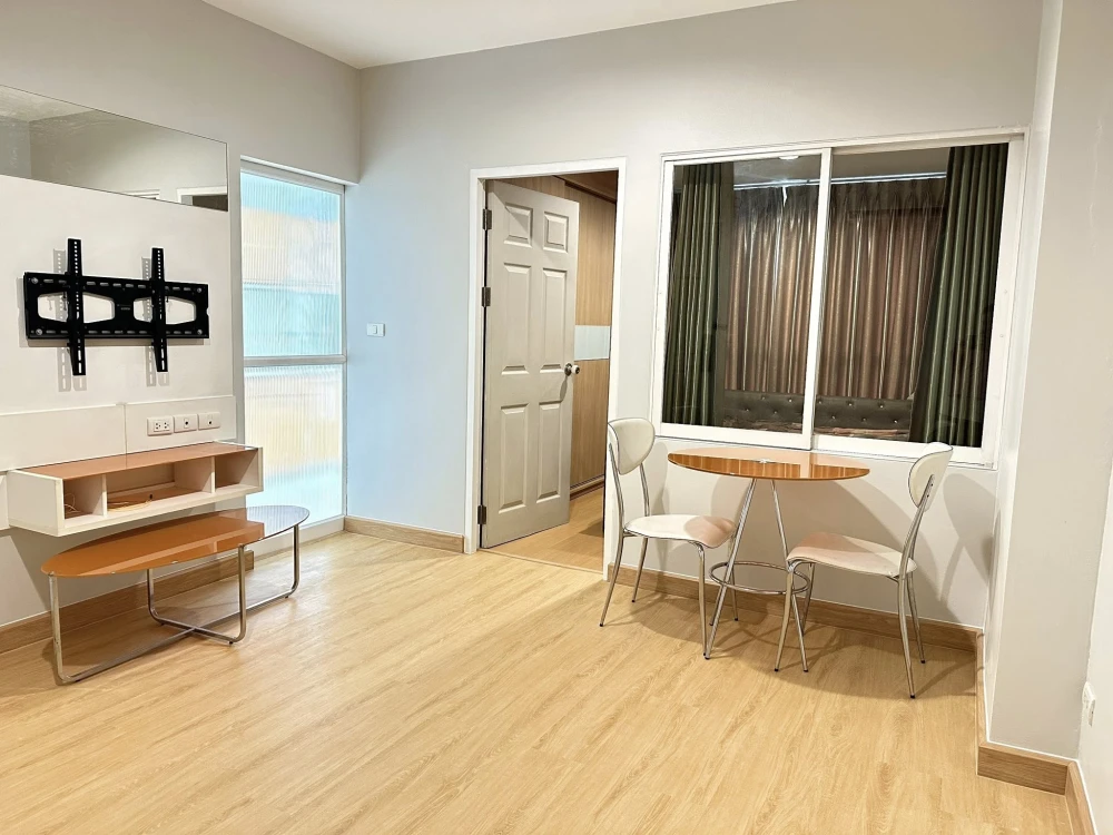 For sale: Life @ Ratchada-Huaikwang, 1 bedroom, 1 bathroom, fully furnished and equipped. Don't miss out!