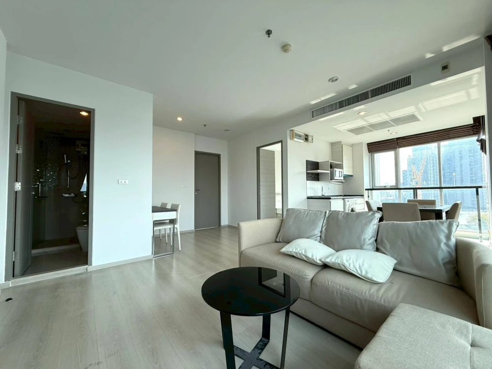 Selling Life @ Ratchada-Huaikwang, 2 bedrooms, spacious living area, great location, convenient transportation. Book now!