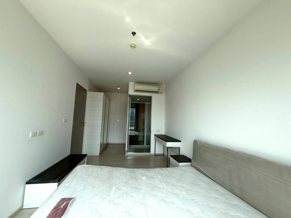Selling Life @ Ratchada-Huaikwang, 2 bedrooms, spacious living area, great location, convenient transportation. Book now!