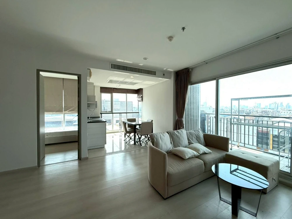 Selling Life @ Ratchada-Huaikwang, 2 bedrooms, spacious living area, great location, convenient transportation. Book now!