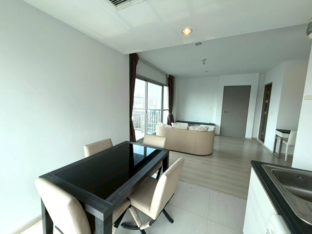 Selling Life @ Ratchada-Huaikwang, 2 bedrooms, spacious living area, great location, convenient transportation. Book now!