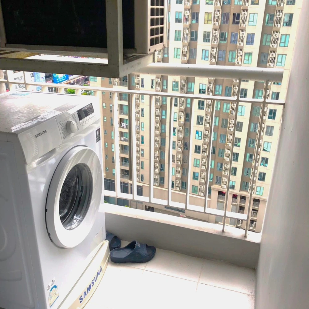 Life @ Ratchada-Huaikwang condo for sale, 15th floor, high floor with city view. Interested in owning one? Book now!