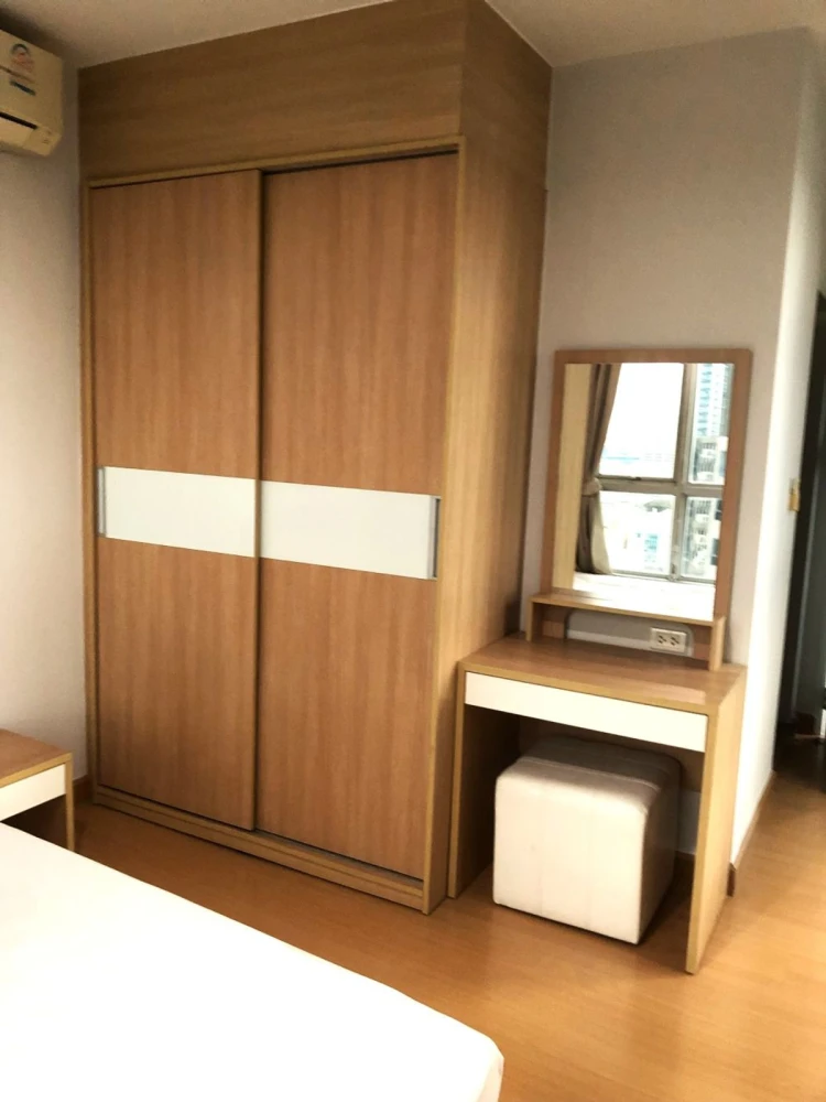 Life @ Ratchada-Huaikwang condo for sale, 15th floor, high floor with city view. Interested in owning one? Book now!
