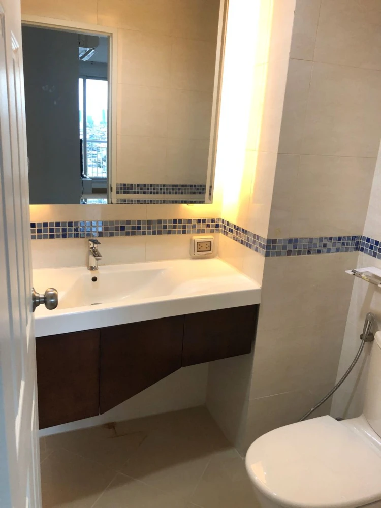 Life @ Ratchada-Huaikwang condo for sale, 15th floor, high floor with city view. Interested in owning one? Book now!