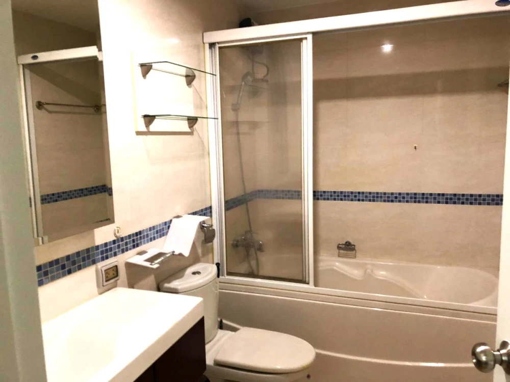 Life @ Ratchada-Huaikwang condo for sale, 15th floor, high floor with city view. Interested in owning one? Book now!