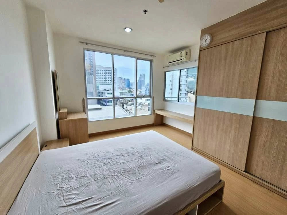 For sale: Life @ Sukhumvit 65, spacious room, lots of usable space, fully furnished and equipped with appliances. Reserve now!
