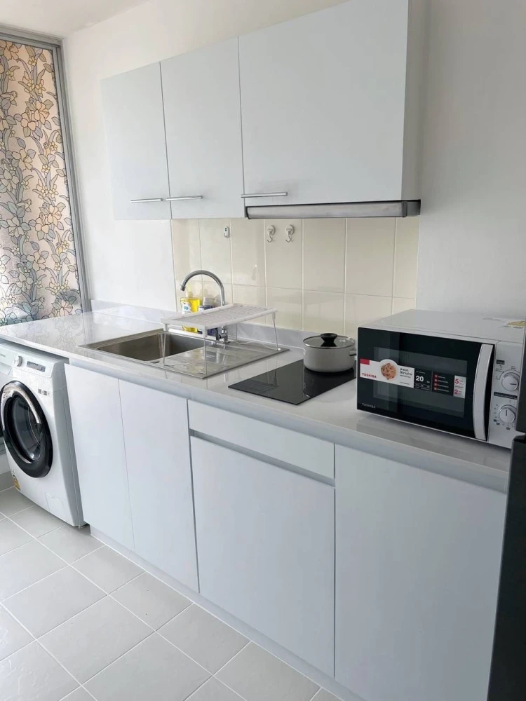 For sale: Life @ Sukhumvit 65, spacious room, lots of usable space, fully furnished and equipped with appliances. Reserve now!