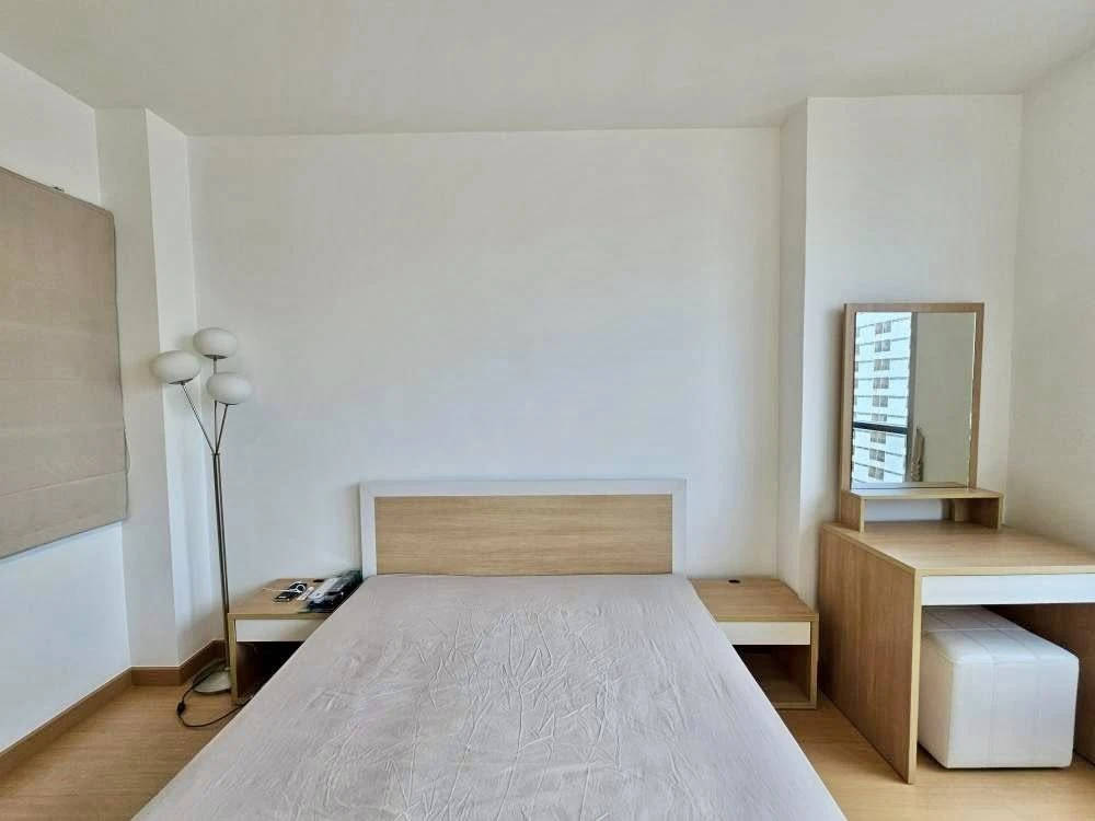 For sale: Life @ Sukhumvit 65, spacious room, lots of usable space, fully furnished and equipped with appliances. Reserve now!