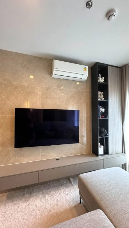 For sale: Life Asoke Hype, high floor, good view, no permanent building blocking, fully furnished, ready to move in