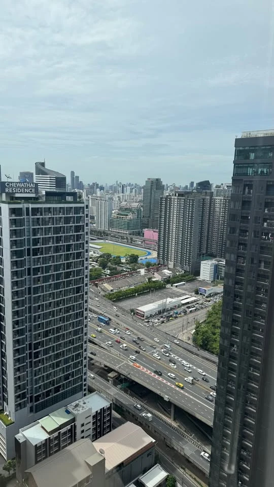 For sale: Life Asoke Hype, high floor, good view, no permanent building blocking, fully furnished, ready to move in