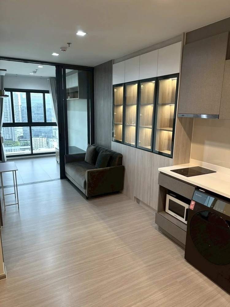 For sale: Life Asoke Hype, 1 bedroom, 1 multipurpose room, Asoke view, not blocked, don't miss it.