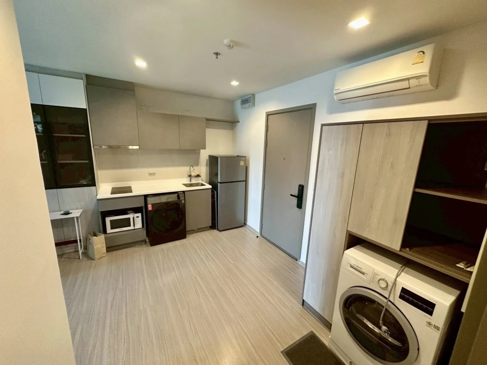For sale: Life Asoke Hype, 1 bedroom, 1 multipurpose room, Asoke view, not blocked, don't miss it.