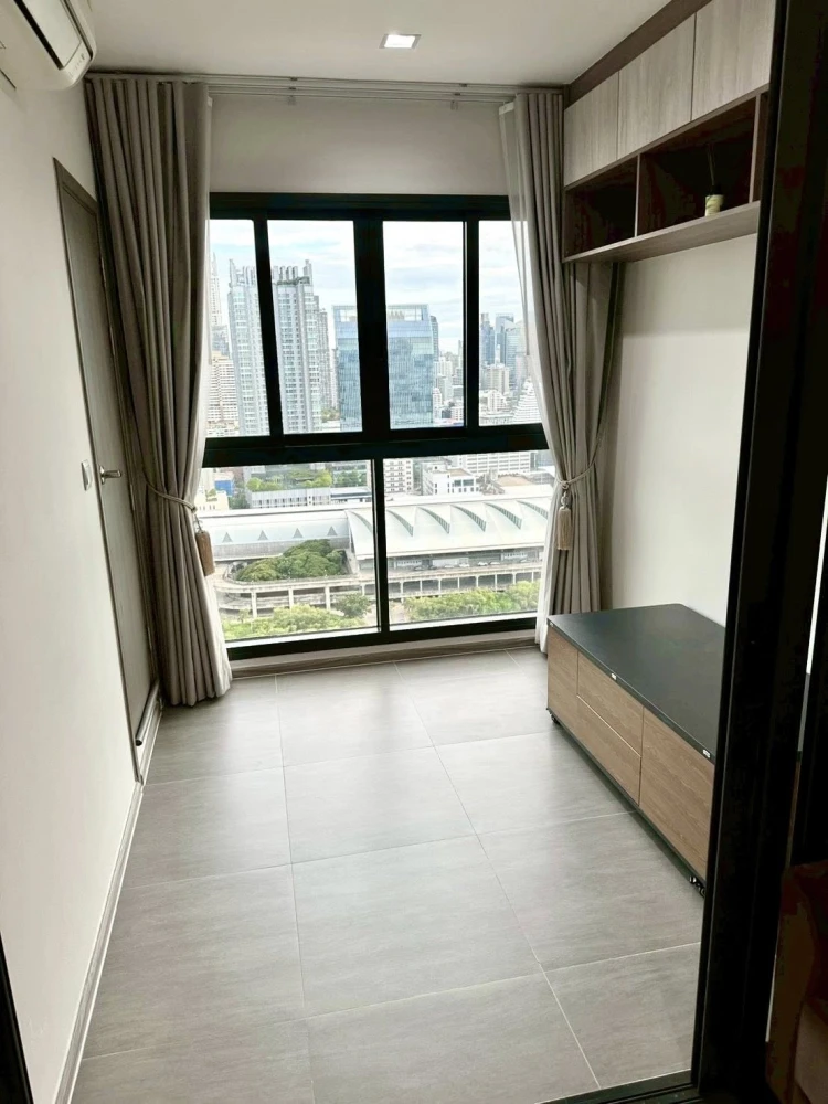For sale: Life Asoke Hype, 1 bedroom, 1 multipurpose room, Asoke view, not blocked, don't miss it.