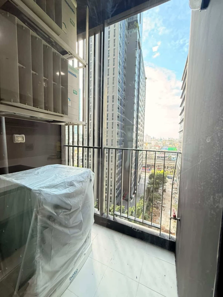 Selling a unit at Life Asoke-Rama 9, 10th floor. A lovely unit, fully furnished. Interested in owning it? Reserve now!
