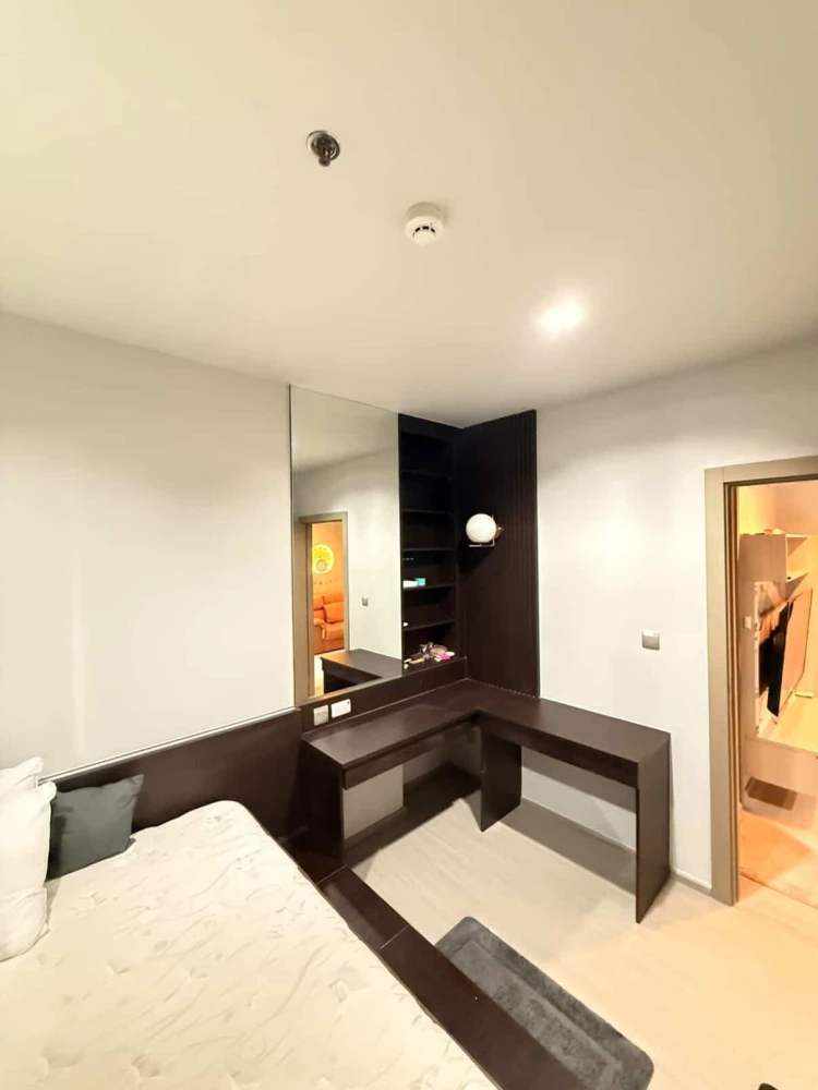 Selling a unit at Life Asoke-Rama 9, 10th floor. A lovely unit, fully furnished. Interested in owning it? Reserve now!