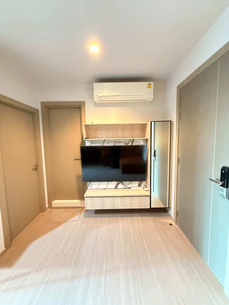 Selling a unit at Life Asoke-Rama 9, 10th floor. A lovely unit, fully furnished. Interested in owning it? Reserve now!