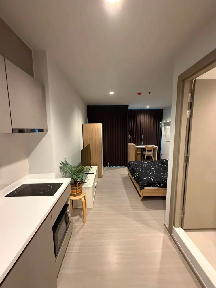 Life Asoke-Rama 9 condo for sale, 18th floor, great view, fully furnished, ready to move in. Book now!