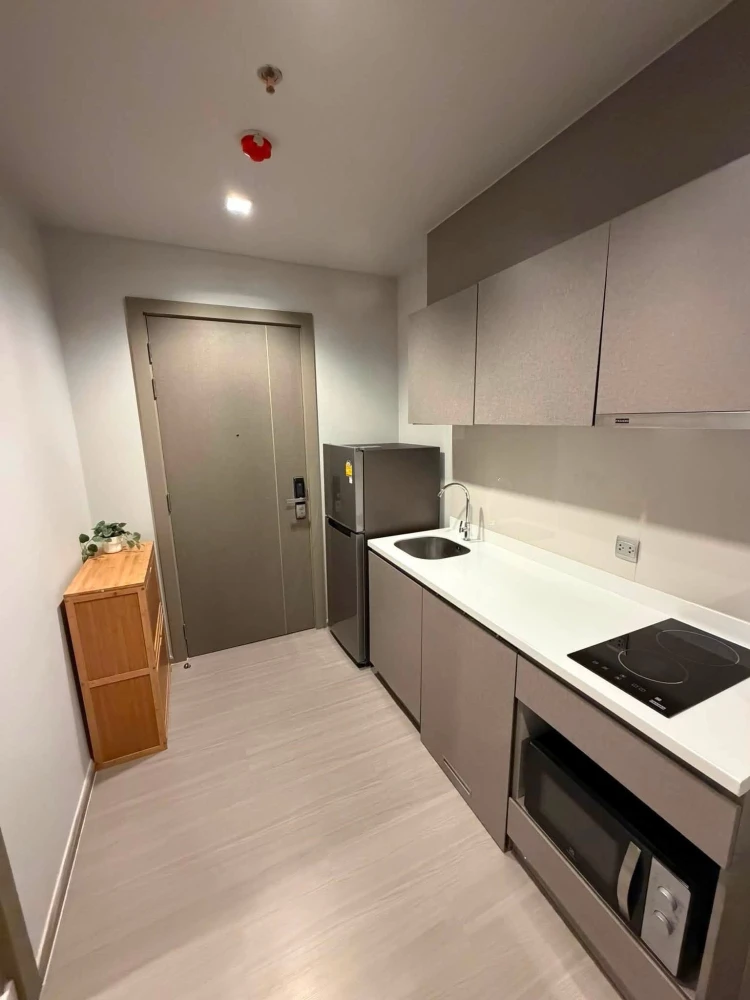 Life Asoke-Rama 9 condo for sale, 18th floor, great view, fully furnished, ready to move in. Book now!