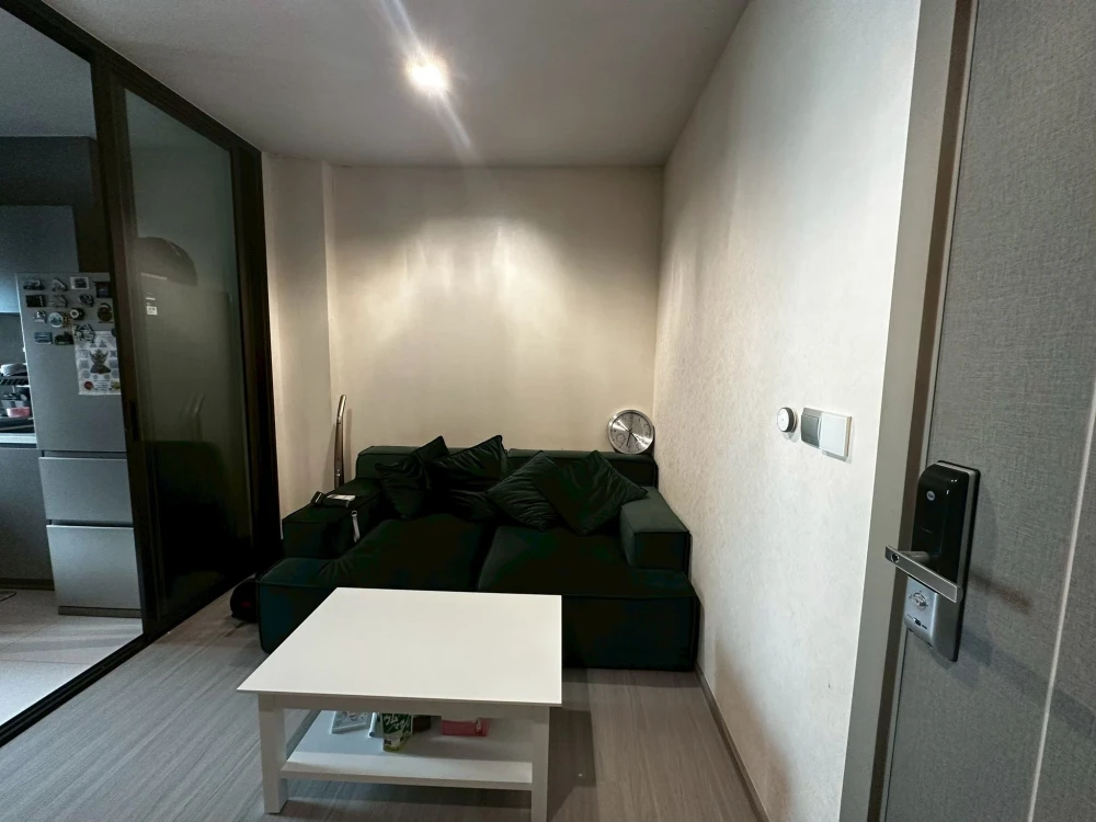 Selling Life Asoke-Rama 9 condo, high floor, city view, good ventilation, not hot, fully furnished, built-in bedroom, ready to move in.