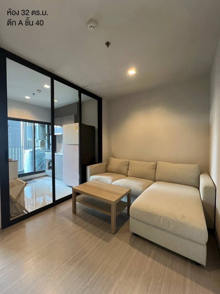 For sale: Life Asoke-Rama 9, 40th floor, very high, great city view, fully furnished, move in now, don't hesitate.