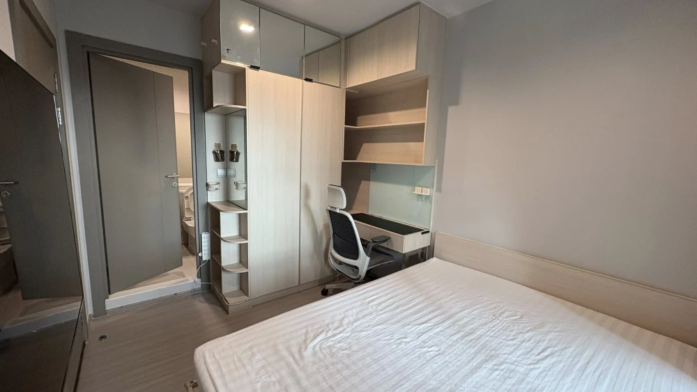 For sale: Life Asoke-Rama 9, high floor, spacious room, comfortable living, hurry and reserve now.