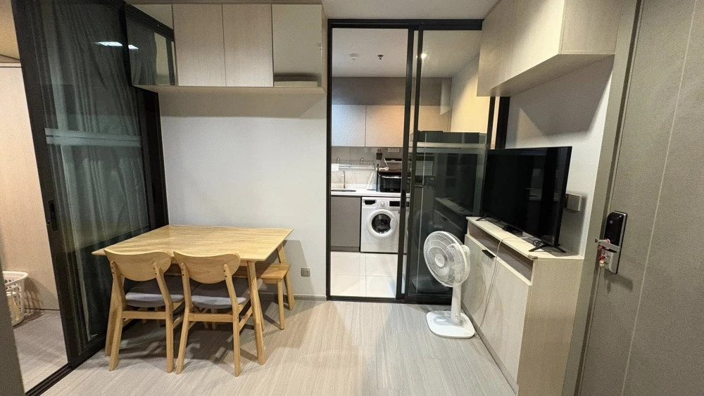 For sale: Life Asoke-Rama 9, high floor, spacious room, comfortable living, hurry and reserve now.