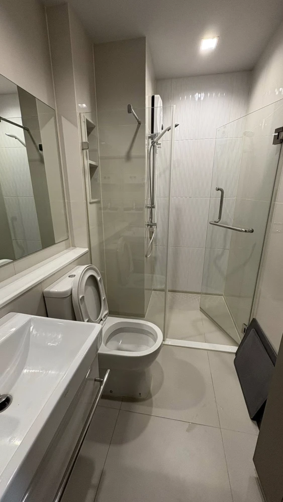 For sale: Life Asoke-Rama 9, high floor, spacious room, comfortable living, hurry and reserve now.