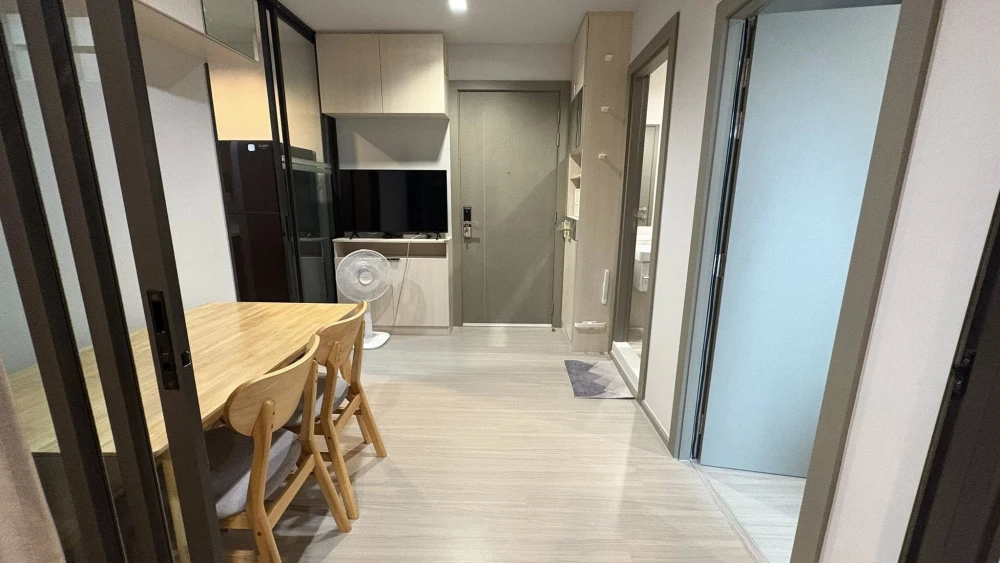 For sale: Life Asoke-Rama 9, high floor, spacious room, comfortable living, hurry and reserve now.