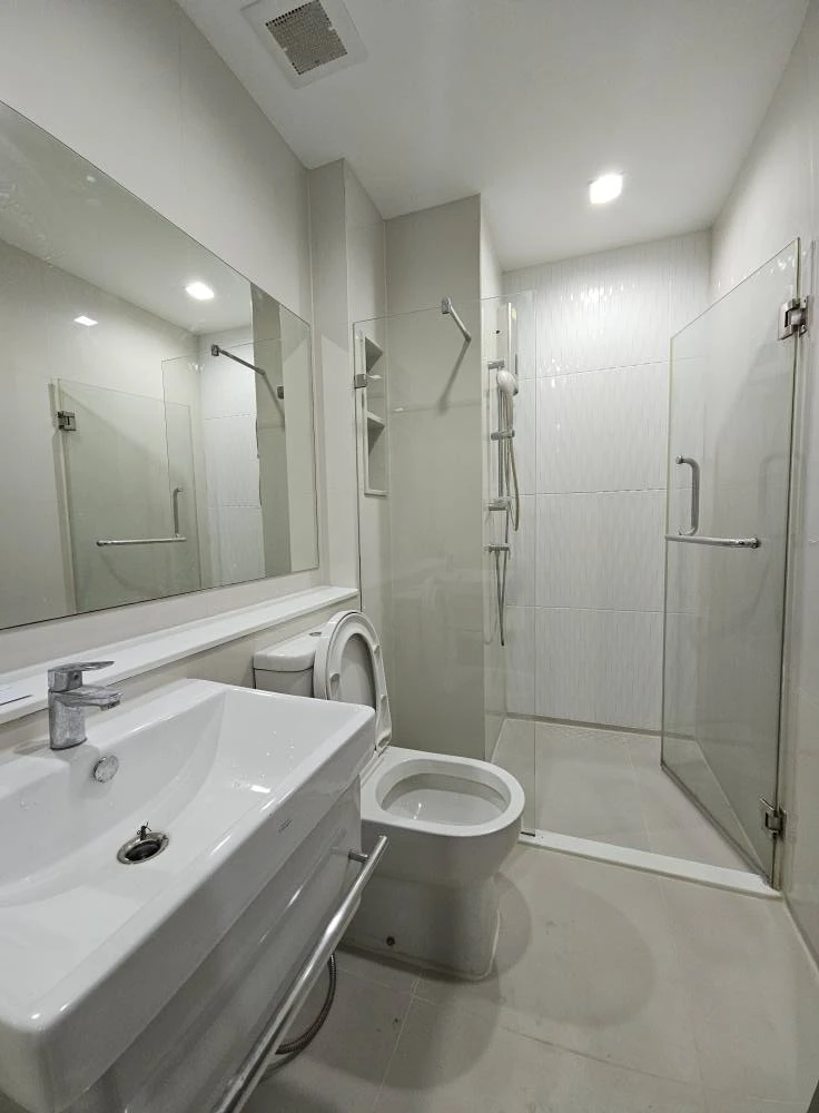 For sale: Life Asoke-Rama 9, north-facing room, good location, lots of usable space, complete amenities, reserve now!