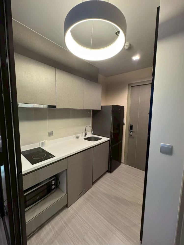Life Asoke Rama 9 condo for sale. Ready to move in, fully furnished, high floor. Book now!