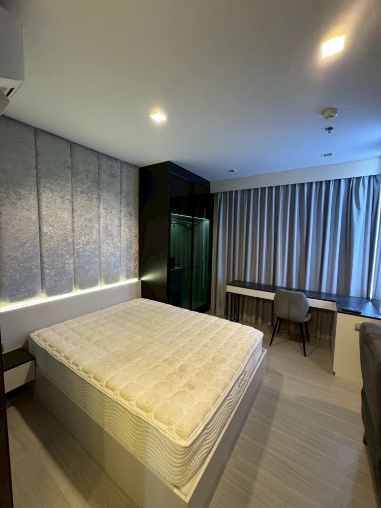 Life Asoke Rama 9 condo for sale. Ready to move in, fully furnished, high floor. Book now!