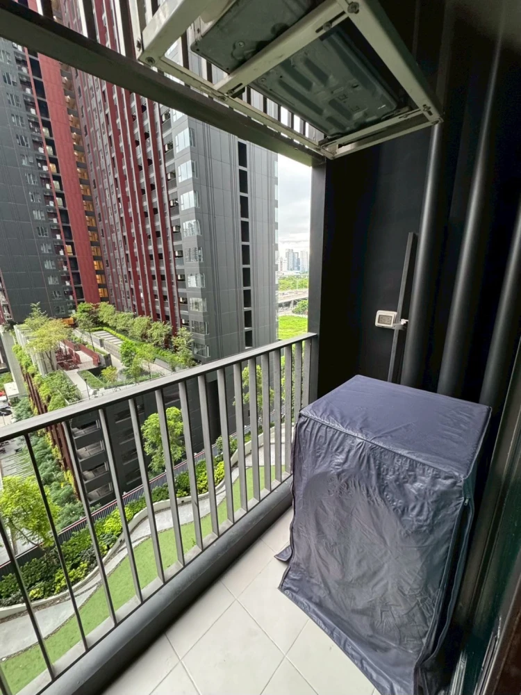 Life Asoke Rama 9 condo for sale. Ready to move in, fully furnished, high floor. Book now!