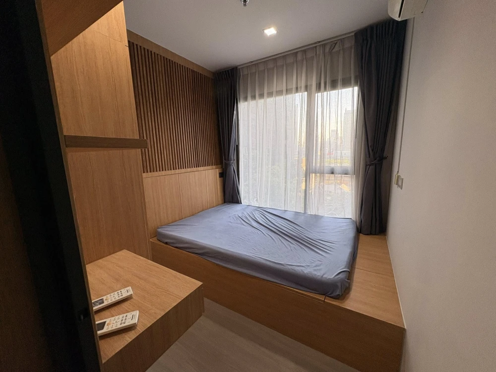 Selling a corner unit at Life Asoke-Rama 9, offering privacy and ample living space. Features high-quality built-in furniture. Don't miss out!