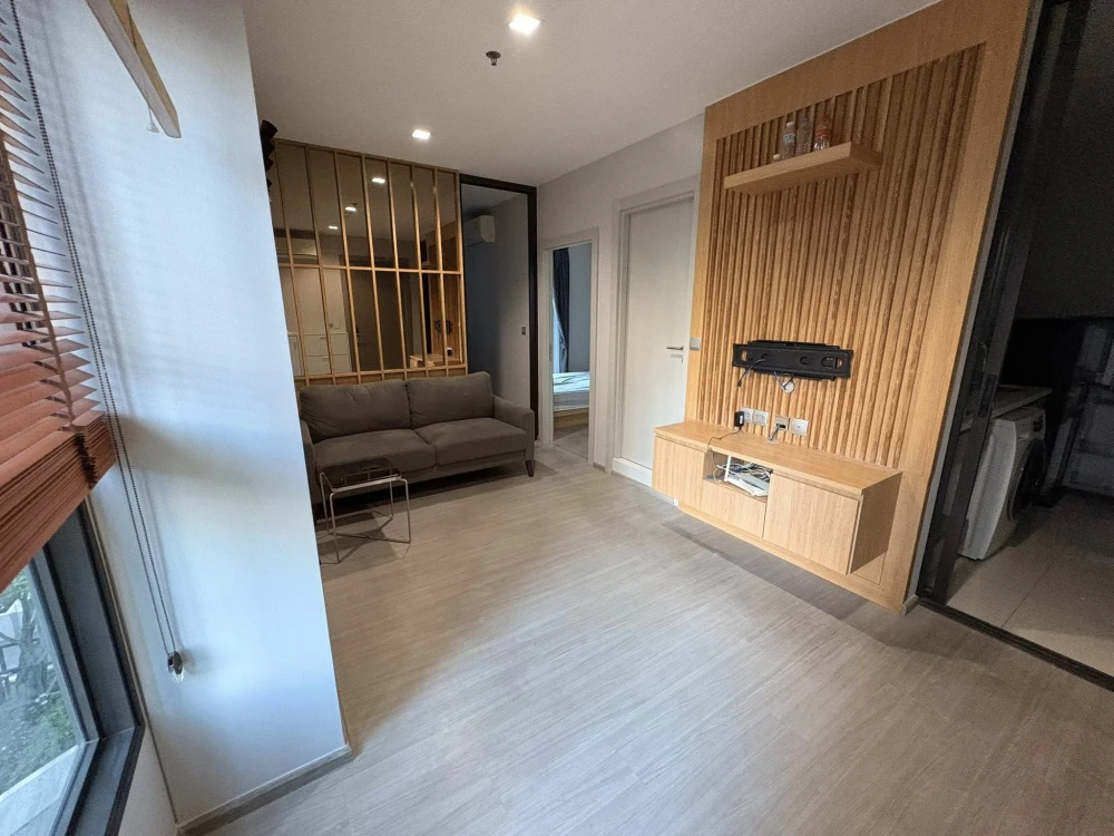 Selling a corner unit at Life Asoke-Rama 9, offering privacy and ample living space. Features high-quality built-in furniture. Don't miss out!