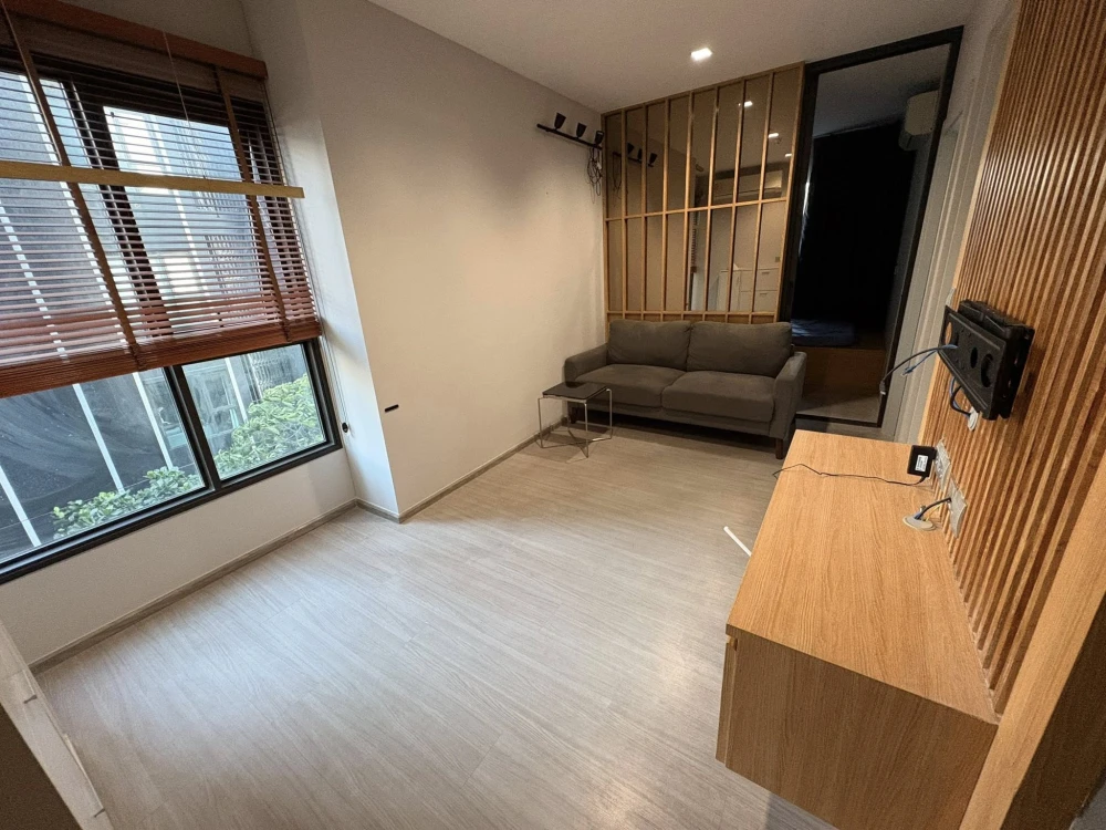 Selling a corner unit at Life Asoke-Rama 9, offering privacy and ample living space. Features high-quality built-in furniture. Don't miss out!