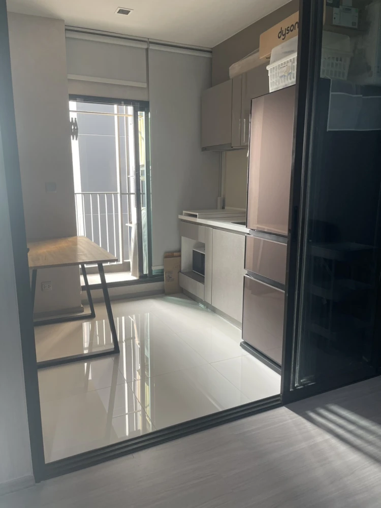 Selling Life Asoke-Rama 9 condo, 38th floor. Very high floor, excellent ventilation. Fully furnished with appliances. Don't miss out!