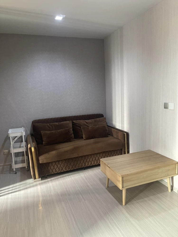 Selling Life Asoke-Rama 9 condo, 38th floor. Very high floor, excellent ventilation. Fully furnished with appliances. Don't miss out!