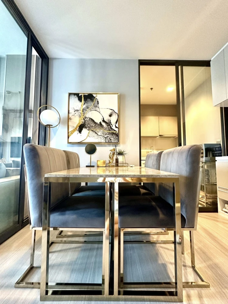 Selling Life Asoke-Rama 9 unit.Beautifully decorated with a stunning color scheme and high-quality built-in furniture.Amazing high-floor views.Booknow