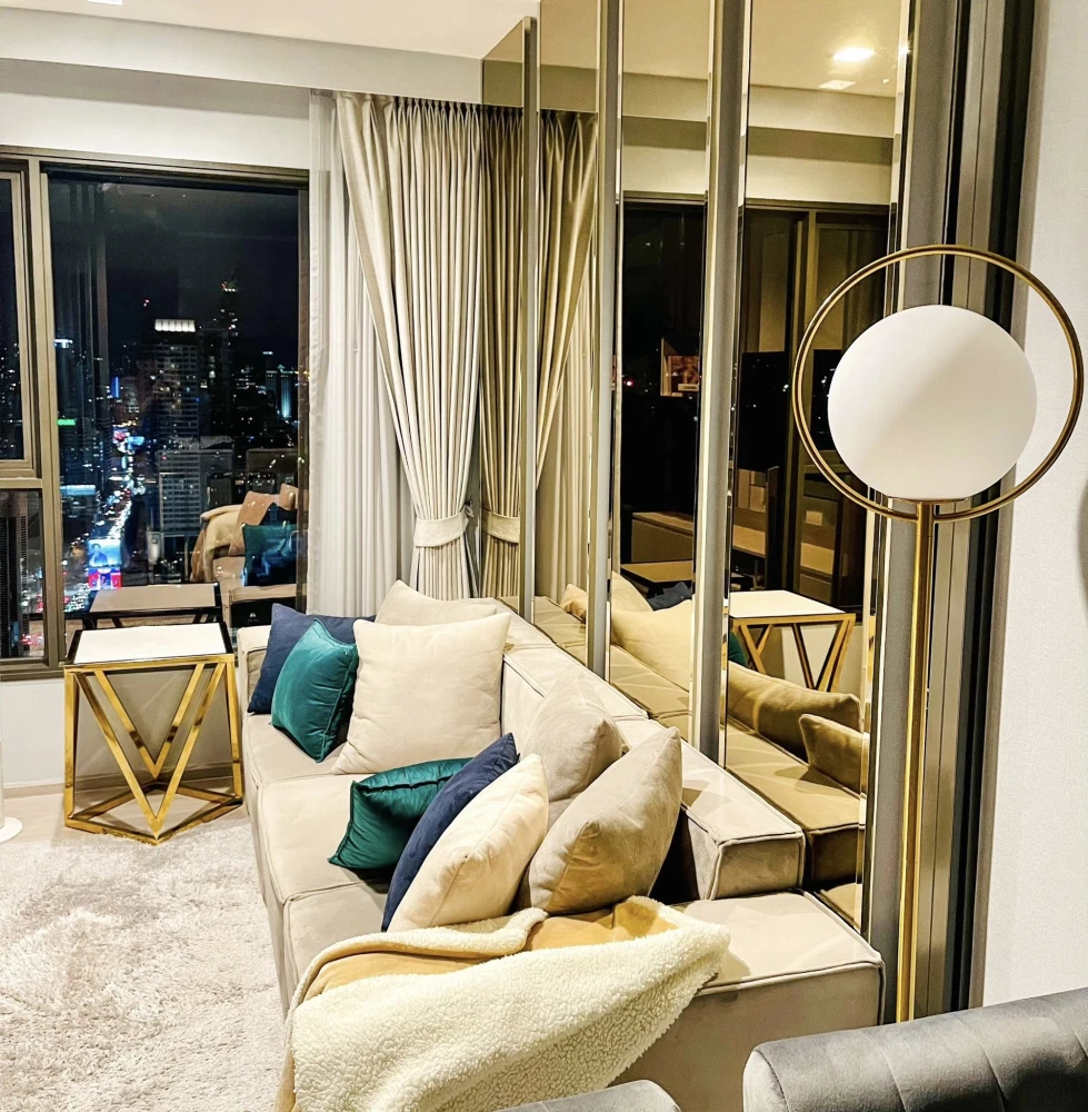 Selling Life Asoke-Rama 9 unit.Beautifully decorated with a stunning color scheme and high-quality built-in furniture.Amazing high-floor views.Booknow