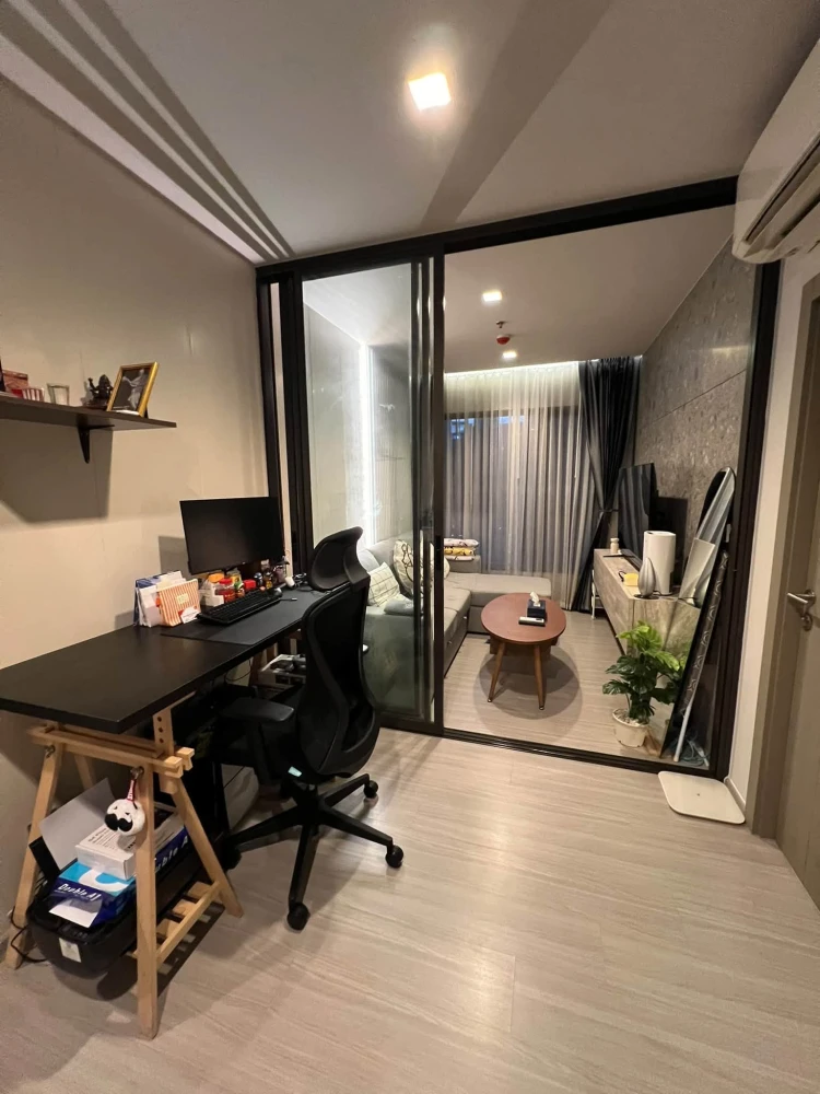 Selling Life Asoke-Rama 9 One Bed Plus unit with garden view, not next to the garbage room, ready to move in.