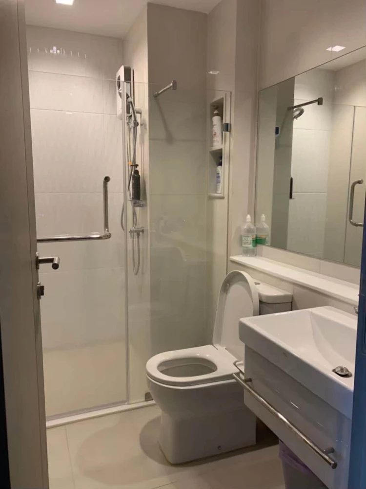 Selling Life Asoke-Rama 9 One Bed Plus unit with garden view, not next to the garbage room, ready to move in.