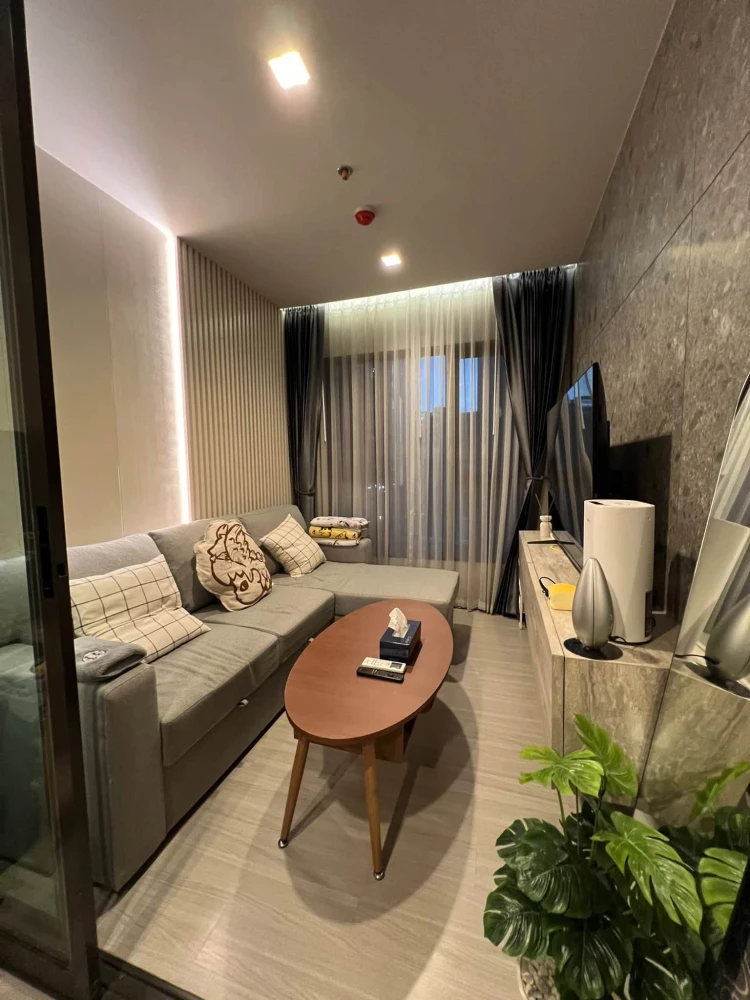 Selling Life Asoke-Rama 9 One Bed Plus unit with garden view, not next to the garbage room, ready to move in.