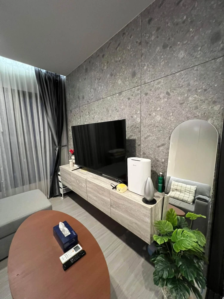 Selling Life Asoke-Rama 9 One Bed Plus unit with garden view, not next to the garbage room, ready to move in.