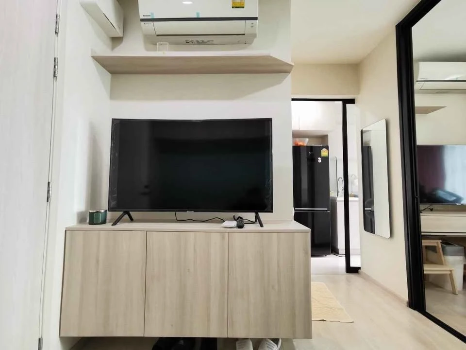 Life Asoke for sale, 20th floor, garden view, fully decorated room. The bed was extremely comfortable. Hurry and reserve it quickly.