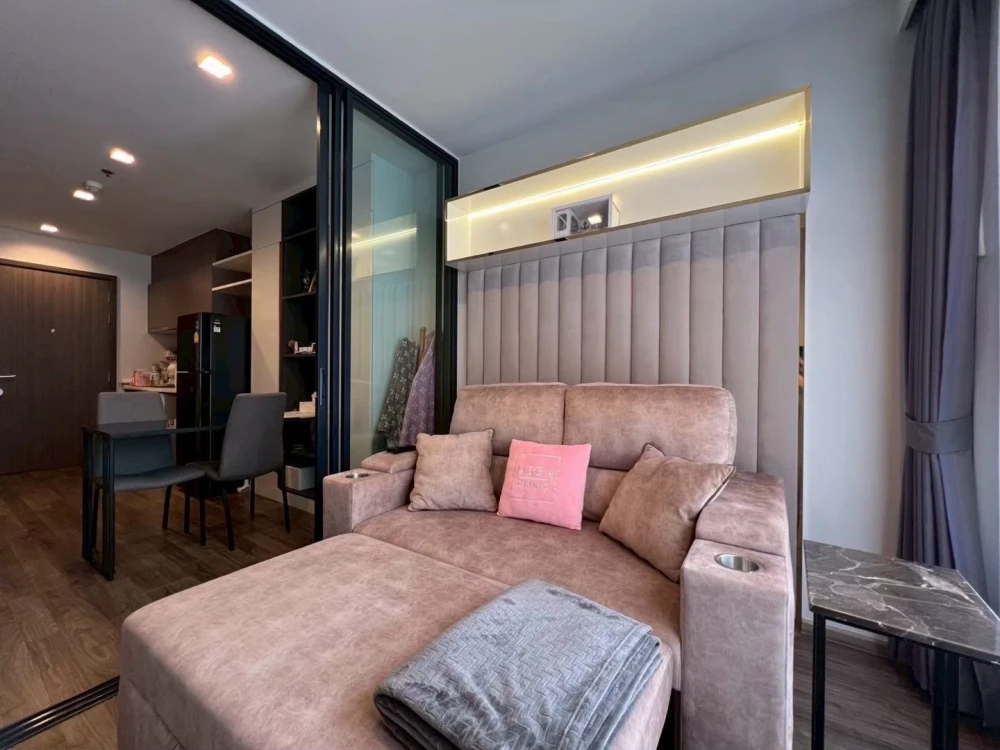 For Sale: Life Ladprao Valley, 15th floor. Beautiful unit, fully furnished, and ready to move in. Book now if interested!