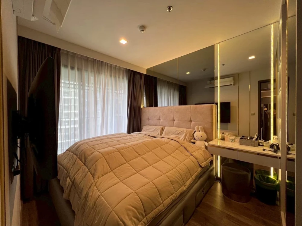 For Sale: Life Ladprao Valley, 15th floor. Beautiful unit, fully furnished, and ready to move in. Book now if interested!