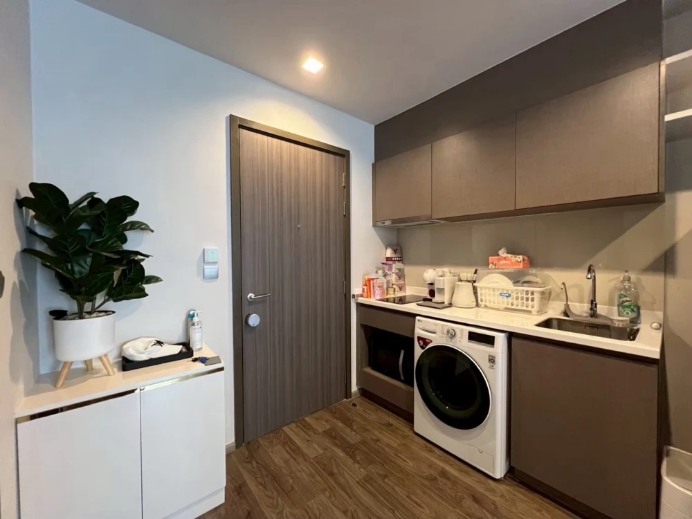 For Sale: Life Ladprao Valley, 15th floor. Beautiful unit, fully furnished, and ready to move in. Book now if interested!