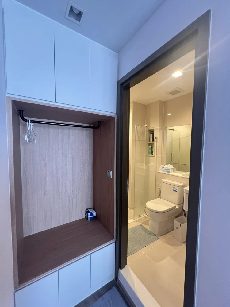 For sale: Life Ladprao Valley, corner unit with privacy, plenty of usable space, beautiful view from high floor. Don't miss out!