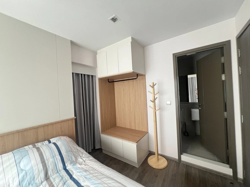For sale: Life Ladprao Valley, corner unit with privacy, plenty of usable space, beautiful view from high floor. Don't miss out!