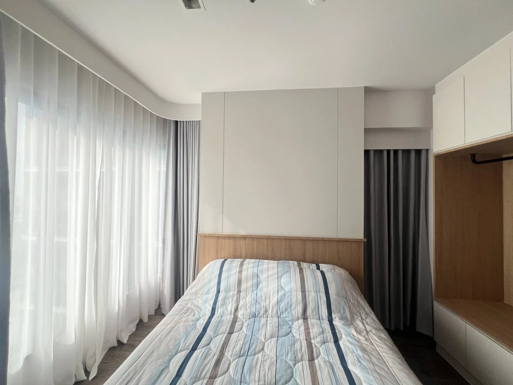 For sale: Life Ladprao Valley, corner unit with privacy, plenty of usable space, beautiful view from high floor. Don't miss out!